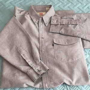 Men’s Levi long sleeve button down shirt lgray